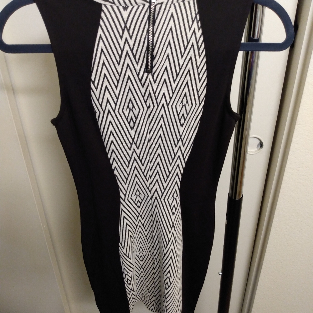 Dress - Picture 4 of 4